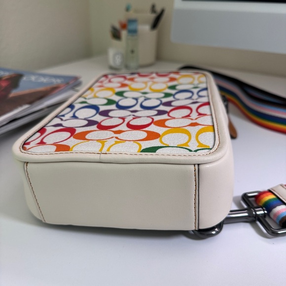 coach SULLIVAN PACK IN RAINBOW SIGNATURE CANVAS (COACH CJ581) - Picture 3 of 8